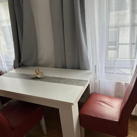 Schoene 2 Zi Whg Mg Altstadt