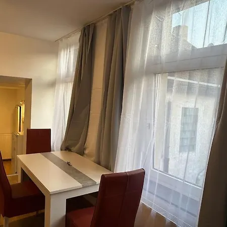 Schoene 2 Zi Whg Mg Altstadt * Monchengladbach