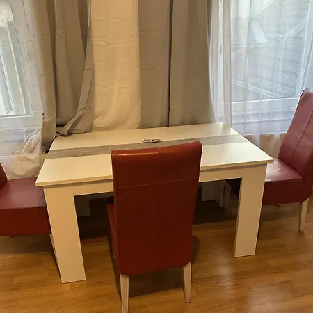 Schoene 2 Zi Whg Mg Altstadt